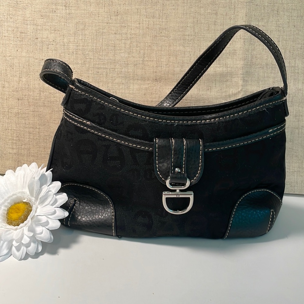 Small atienne black handbag.